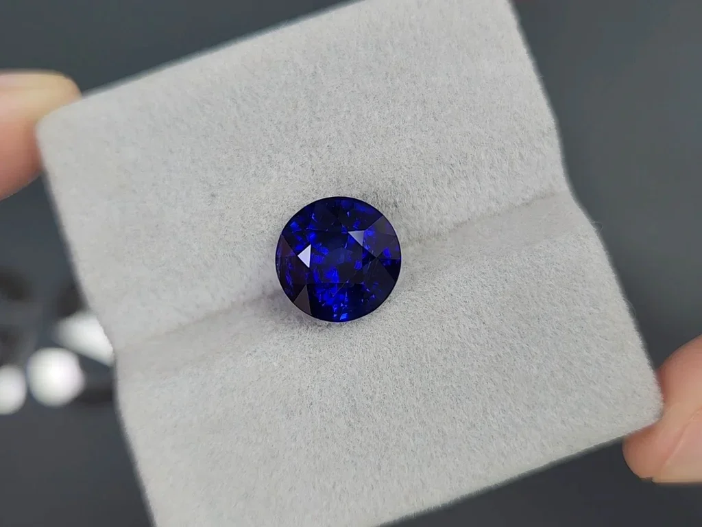 Синий сапфир цвета Royal Blue в огранке круг 6,03 карата, Шри-Ланка  Изображение №4