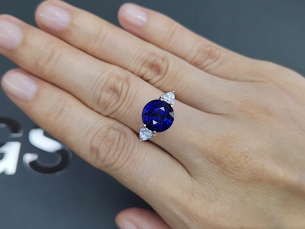Синий сапфир цвета Royal Blue в огранке круг 6,03 карата, Шри-Ланка  Изображение №5
