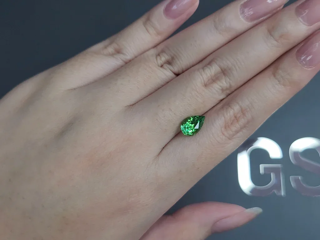 Гранат цаворит Intense Green в огранке груша 1,78 карата, Танзания  Изображение №2