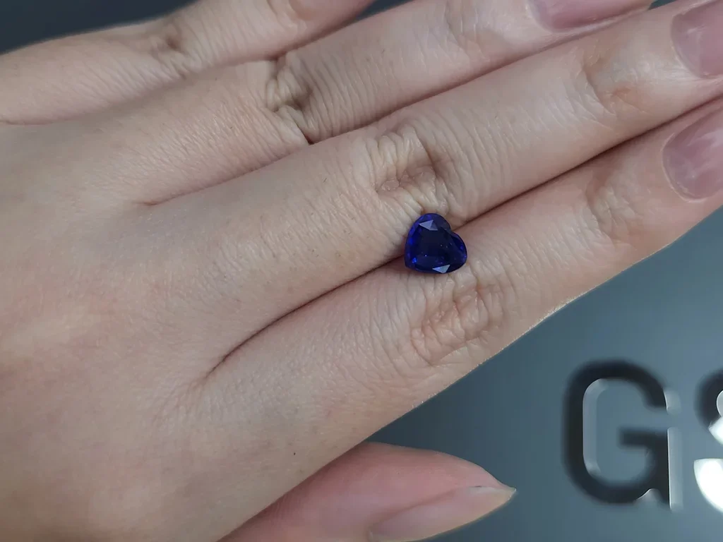Сапфир Royal Blue в огранке сердце 2,04 карата, Шри-Ланка  Изображение №2
