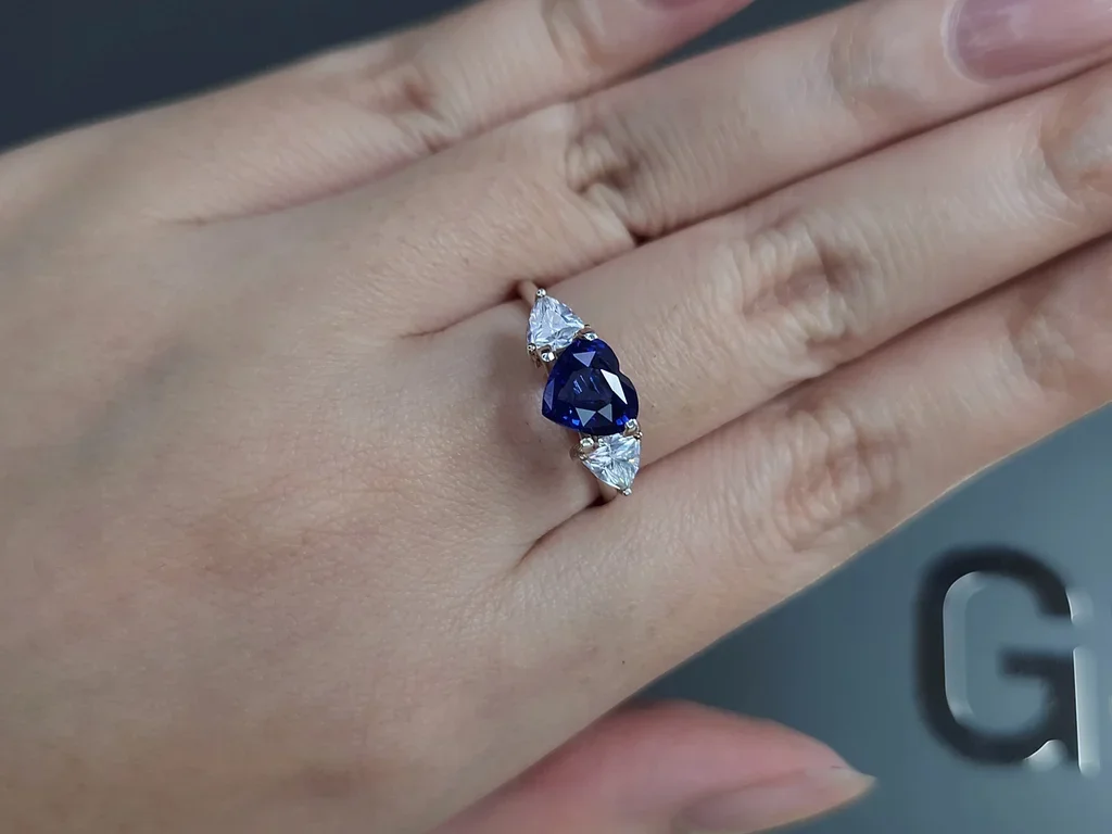 Сапфир Royal Blue в огранке сердце 2,04 карата, Шри-Ланка  Изображение №5
