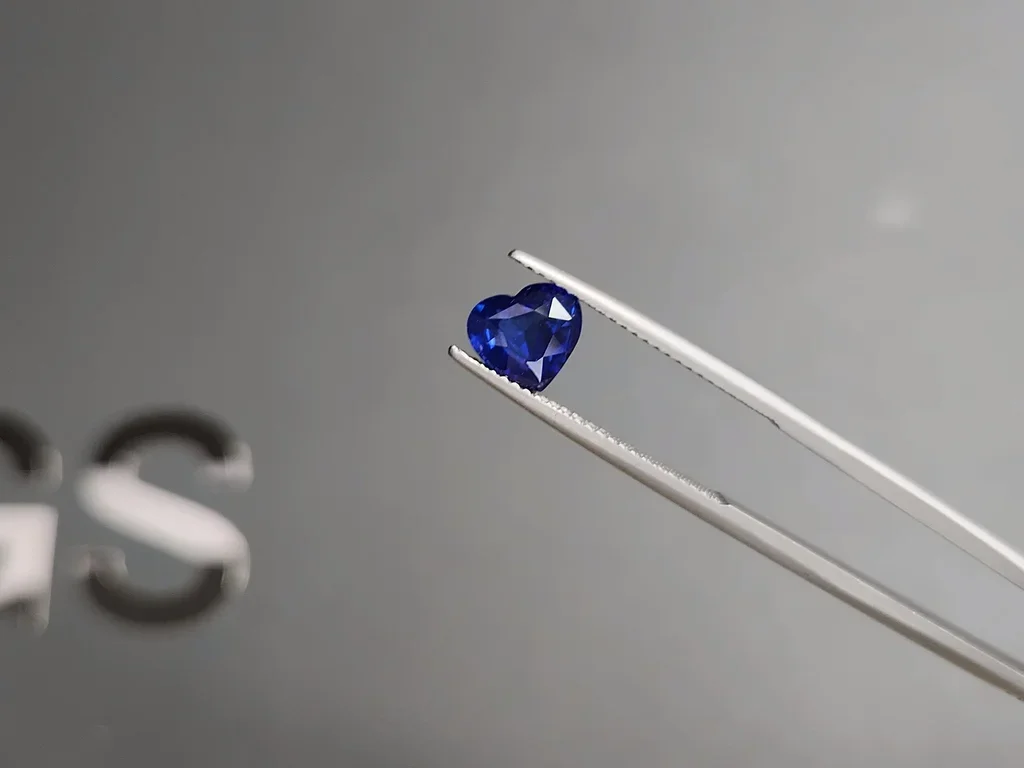 Сапфир Royal Blue в огранке сердце 2,04 карата, Шри-Ланка  Изображение №3