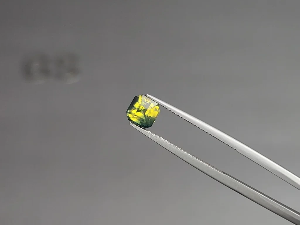 Полихромный сапфир в огранке октагон 1,50 карат, Шри-Ланка Изображение №3