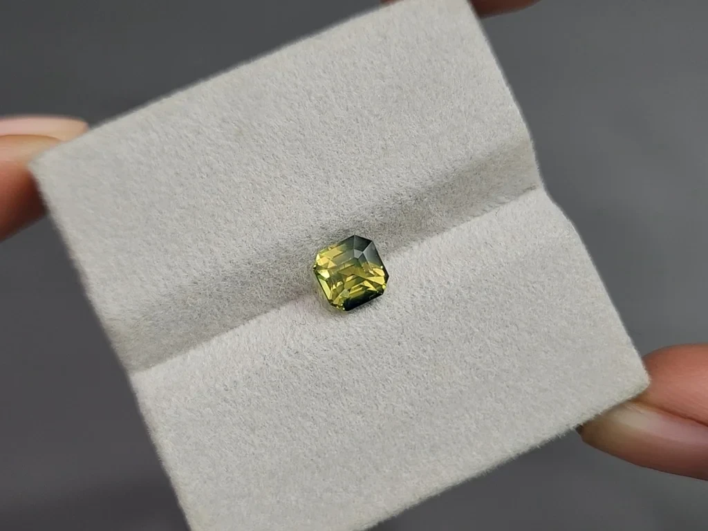 Полихромный сапфир в огранке октагон 1,50 карат, Шри-Ланка Изображение №4