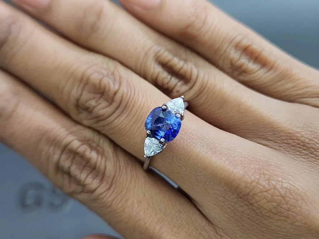 Негретый сапфир Royal Blue в огранке кушон 2,55 карат, Шри-Ланка Изображение №5
