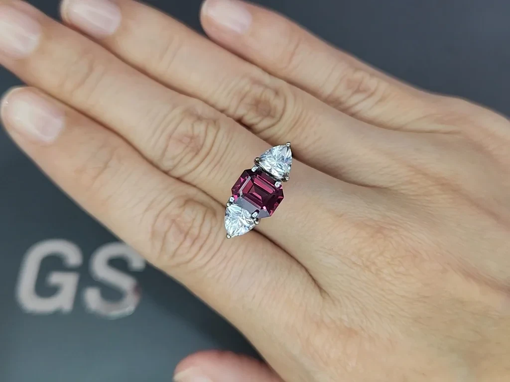 Пурпурный гранат родолит в огранке октагон 2,41 карат, Танзания Изображение №5