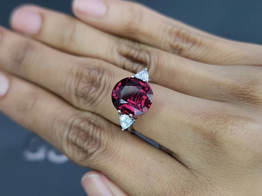 Гранат родолит в огранке овал 8,32 карат, Танзания Изображение №5