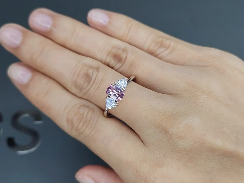 Негретый сапфир (Baby Pink) в огранке радиант 0,79 карата, Мадагаскар Изображение №5