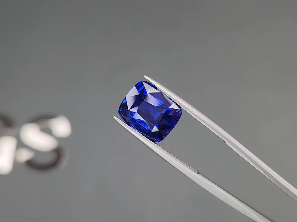 Синий сапфир цвета Royal Blue в огранке кушон 7,50 карата, Шри-Ланка  Изображение №3