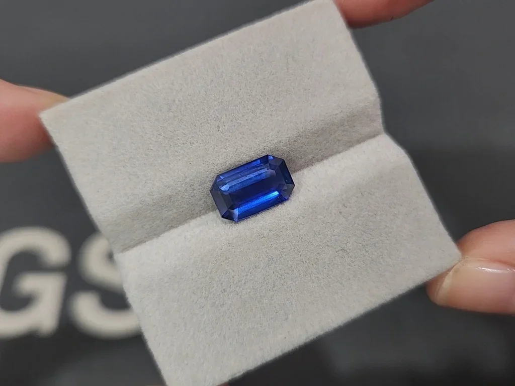 Негретый сапфир Royal Blue в огранке октагон 3,01 карат, Шри-Ланка Изображение №4