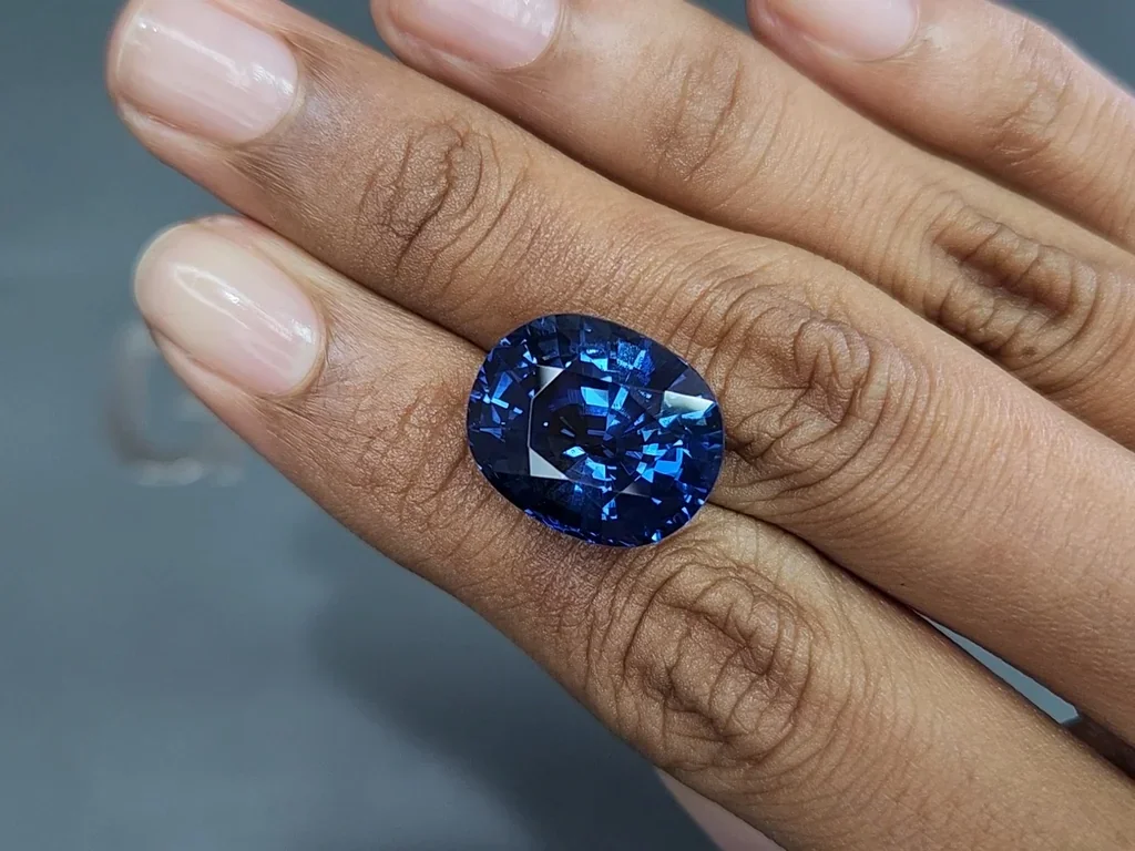 Негретый сапфир Intense Blue в огранке кушон 18,62 карата, Африка Изображение №2