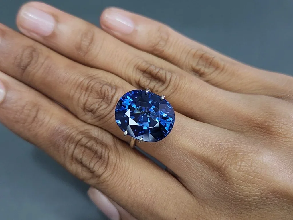 Негретый сапфир Intense Blue в огранке кушон 18,62 карата, Африка Изображение №5