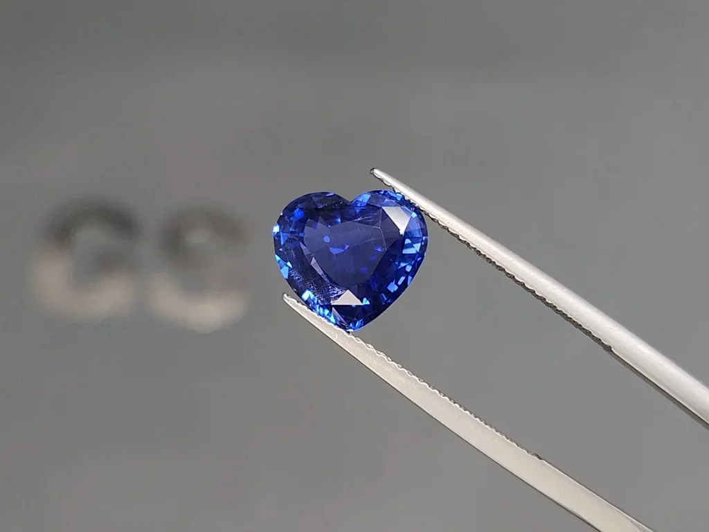 Негретый сапфир Royal Blue в огранке сердце 4,24 карата, Бирма Изображение №3