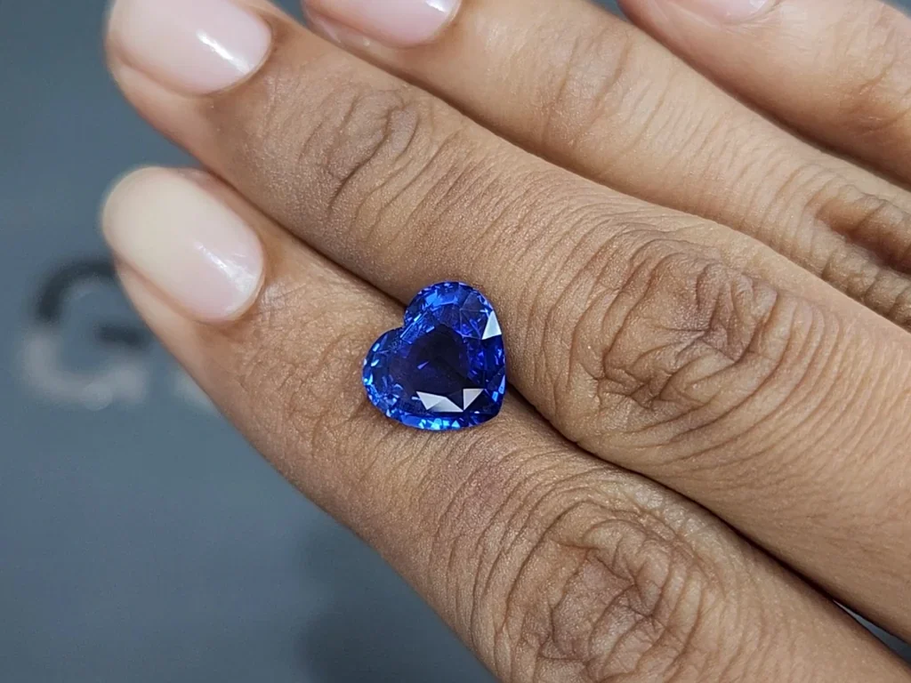 Негретый сапфир Royal Blue в огранке сердце 4,24 карата, Бирма Изображение №2