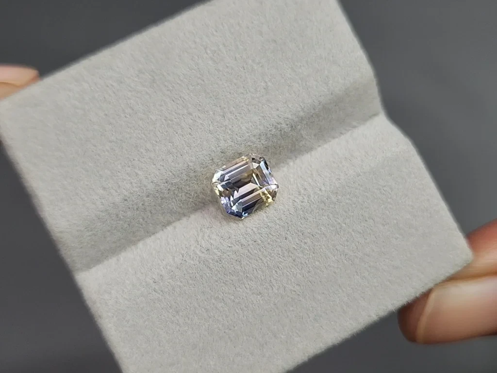 Негретый сапфир Bi-color в огранке октагон 2,01 карата, Мадагаскар Изображение №4