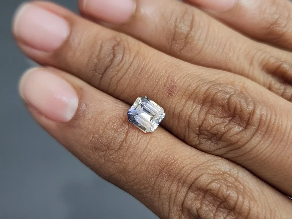 Негретый сапфир Bi-color в огранке октагон 2,01 карата, Мадагаскар Изображение №2