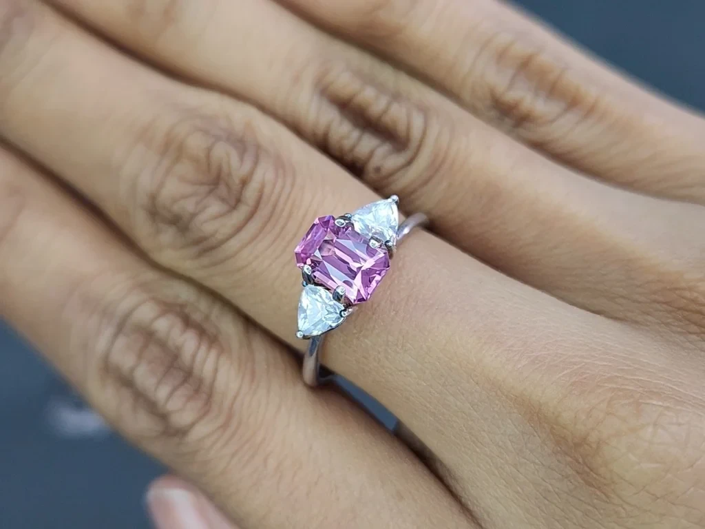 Розовая шпинель в огранке радиант 1,54 карат, Танзания Изображение №5