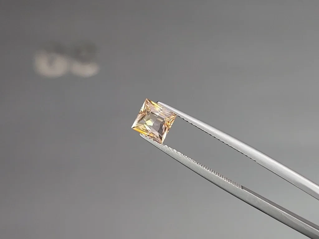 Сапфир в огранке принцесса 1,56 карат, Шри-Ланка Изображение №3