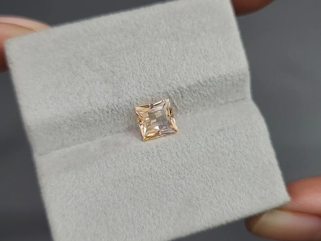 Сапфир в огранке принцесса 1,56 карат, Шри-Ланка Изображение №4