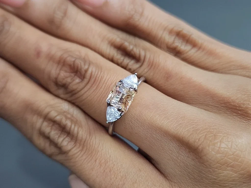 Сапфир в огранке принцесса 1,56 карат, Шри-Ланка Изображение №5