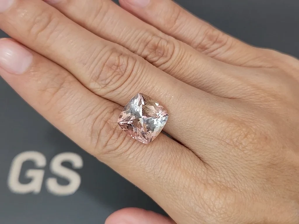 Турмалин Bi-Color в огранке кушон 9,48 карат, Африка Изображение №2