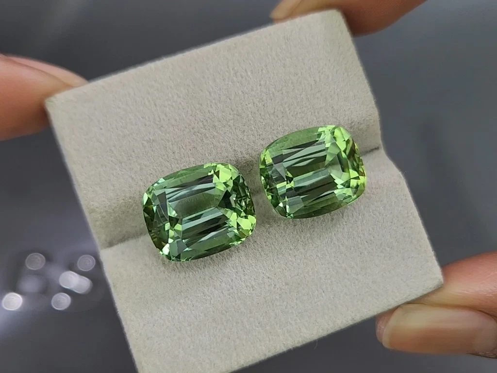 Пара зеленых турмалинов в огранке кушон 19,79 карат, Колумбия Изображение №4
