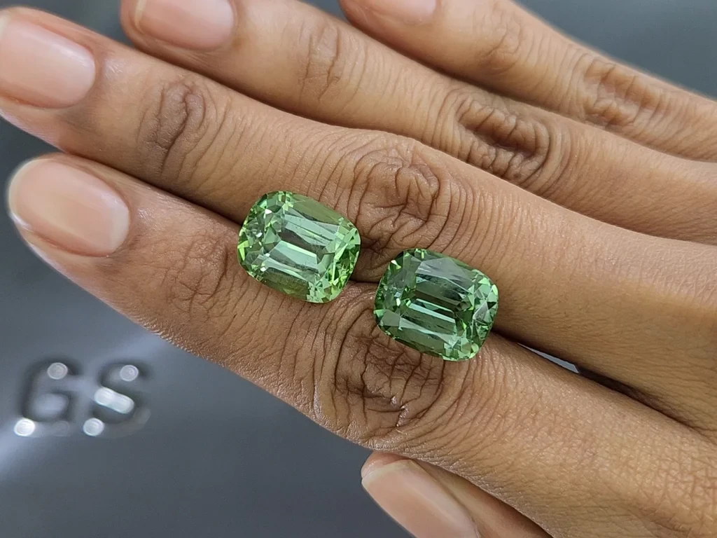 Пара зеленых турмалинов в огранке кушон 19,79 карат, Колумбия Изображение №2