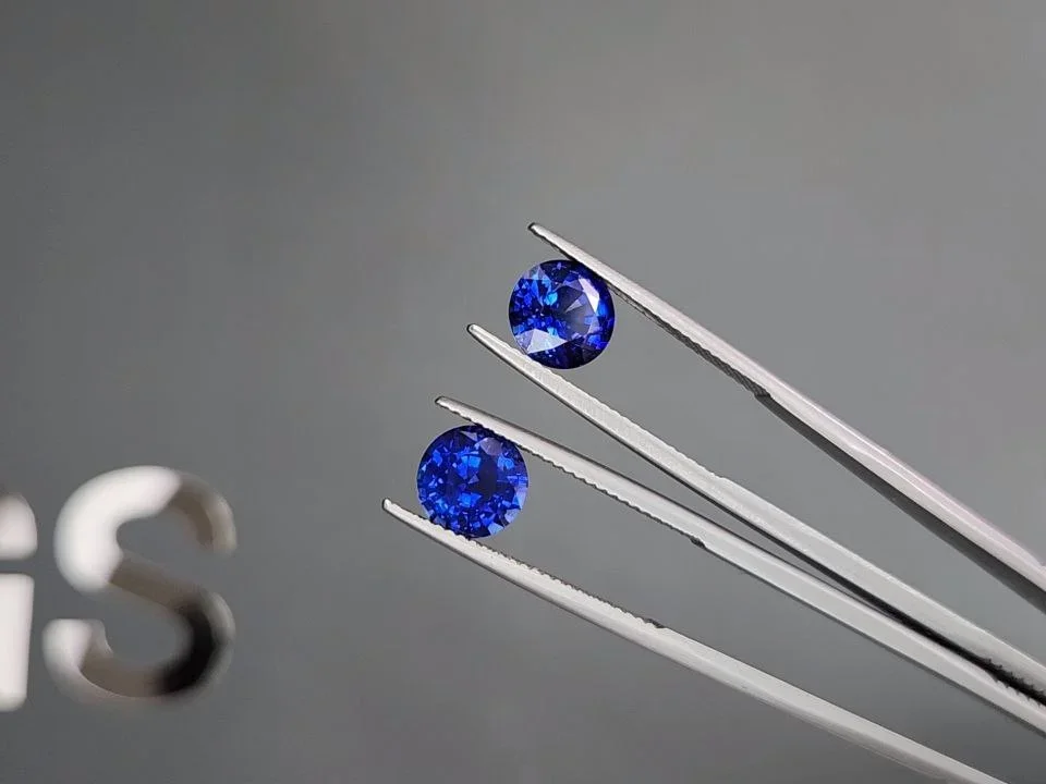 Пара синих сапфиров Royal blue в огранке круг 4,42 карата, Шри-Ланка Изображение №3