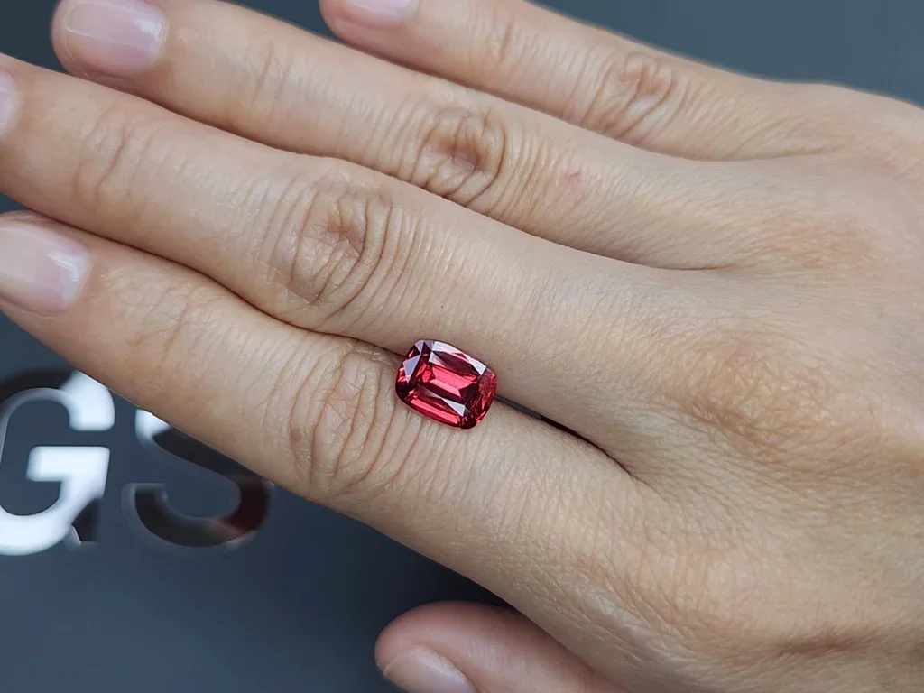 Шпинель Махенге Vibrant Pink-Red в огранке кушон 2,79 карата, Танзания  Изображение №2