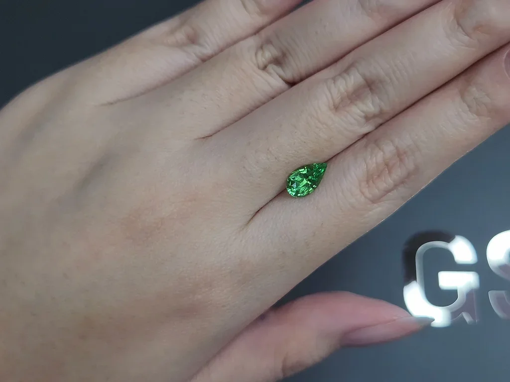 Гранат цаворит Intense Green в огранке груша 1,20 карата, Танзания  Изображение №2