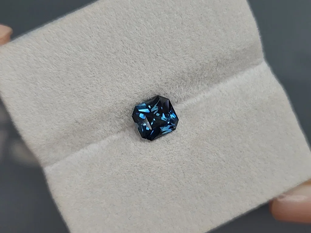 Сапфир Teal в огранке радиант 1,61 карата, Мадагаскар Изображение №4
