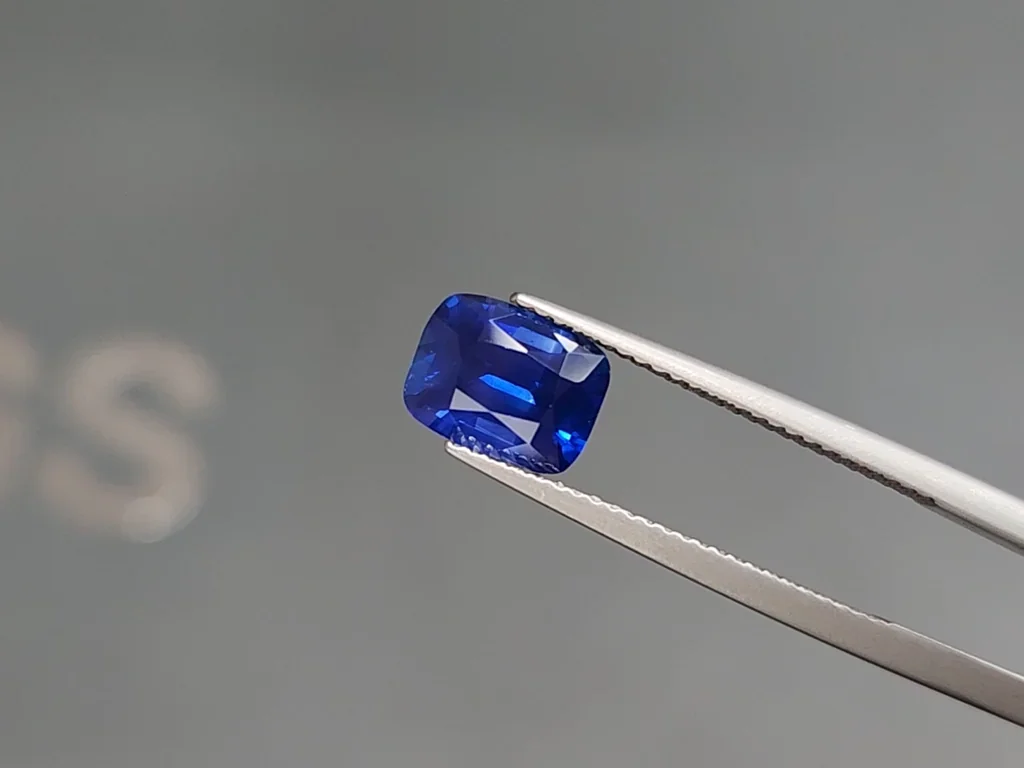 Сапфир Royal Blue в огранке кушон 2,22 карат, Шри-Ланка  Изображение №3