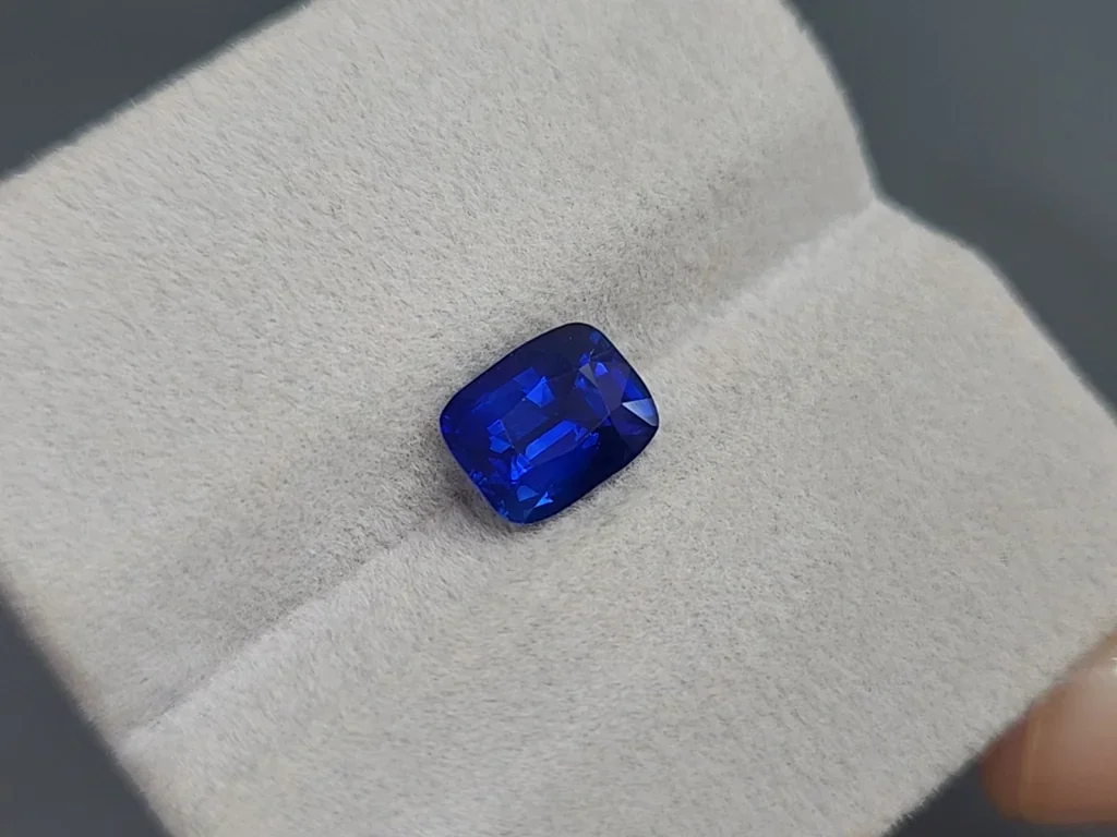 Сапфир Royal Blue в огранке кушон 2,22 карат, Шри-Ланка  Изображение №4