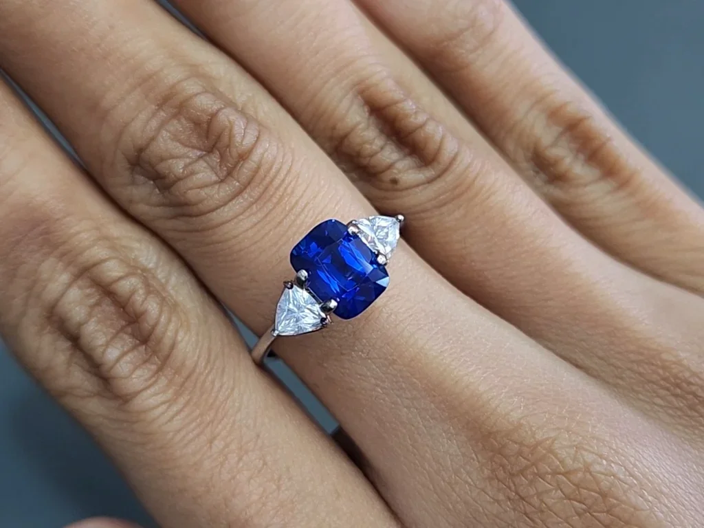 Сапфир Royal Blue в огранке кушон 2,22 карат, Шри-Ланка  Изображение №5