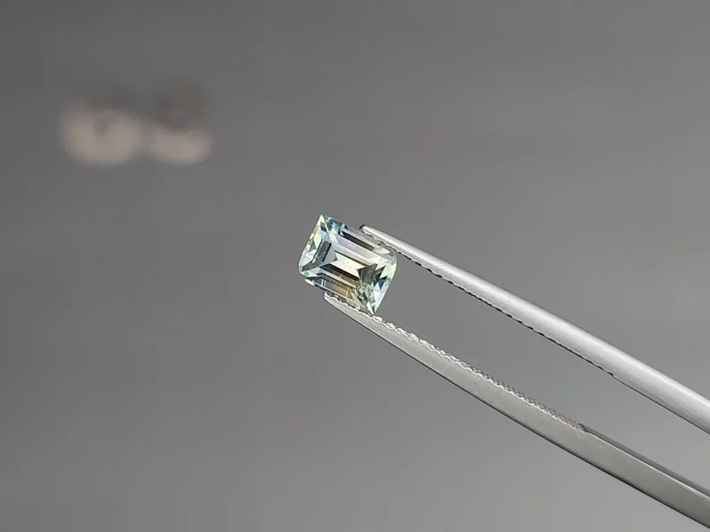 Негретый полихромный сапфир а огранке октагон 1,17 карат, Шри-Ланка Изображение №3