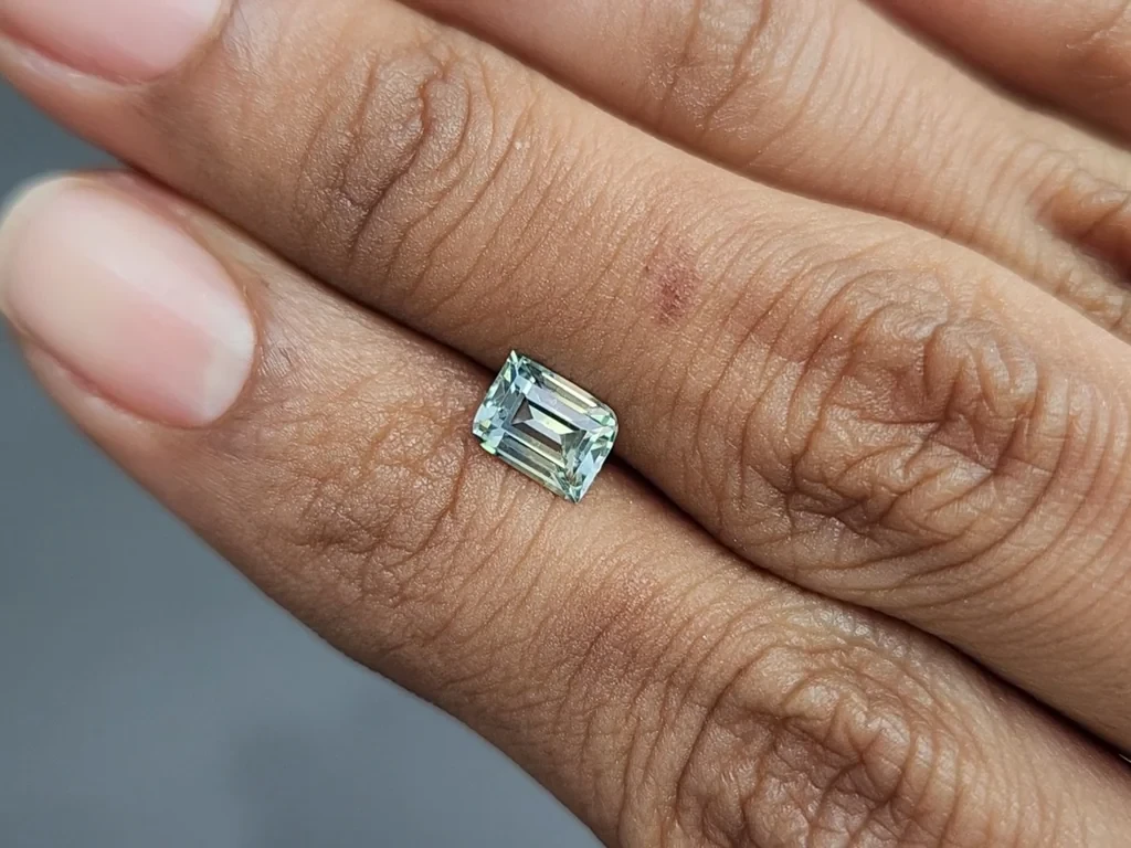 Негретый полихромный сапфир а огранке октагон 1,17 карат, Шри-Ланка Изображение №2