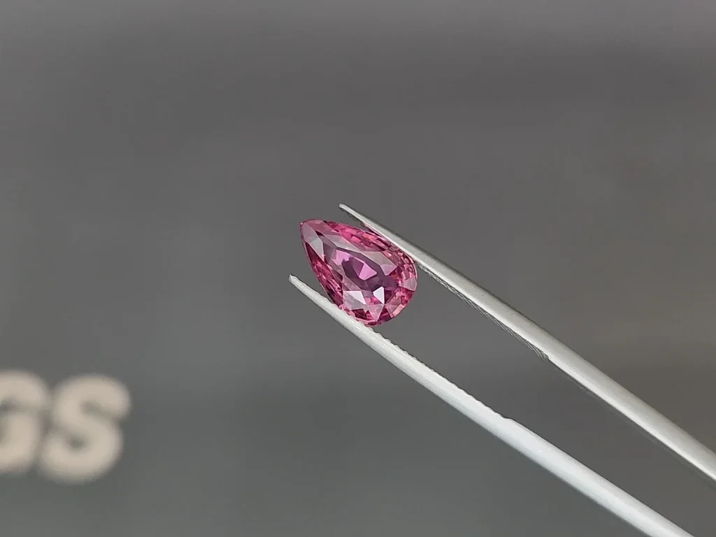 Негретый сапфир Падпараджа в огранке груша 2,51 карат, Шри-Ланка  Изображение №3