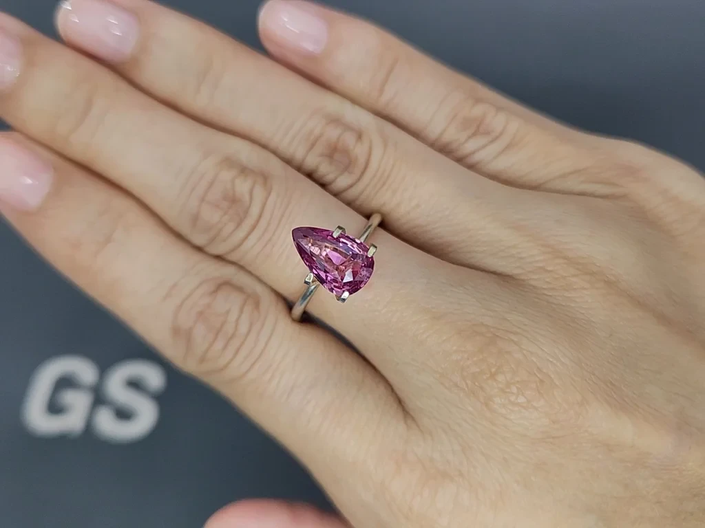 Негретый сапфир Падпараджа в огранке груша 2,51 карат, Шри-Ланка  Изображение №5