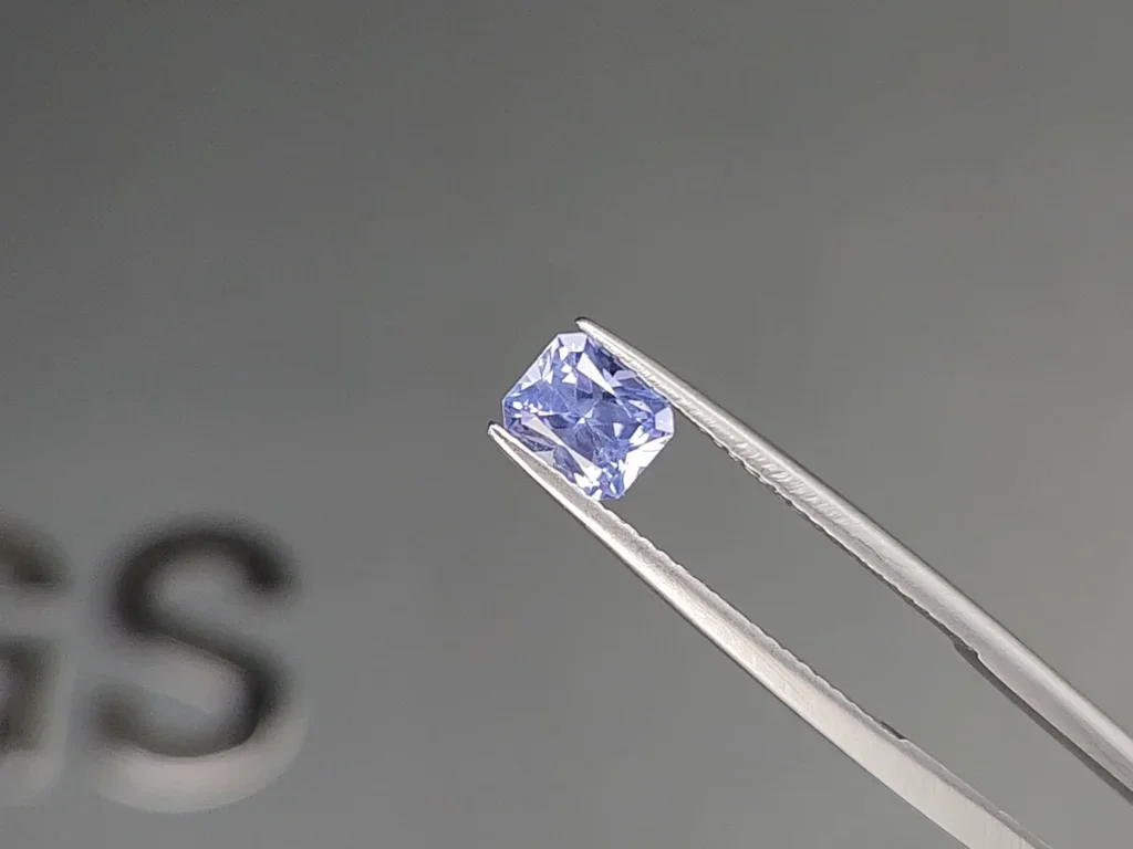 Негретый синий сапфир (Pastel Blue) в огранке радиант 0,88 карат, Шри-Ланка  Изображение №3