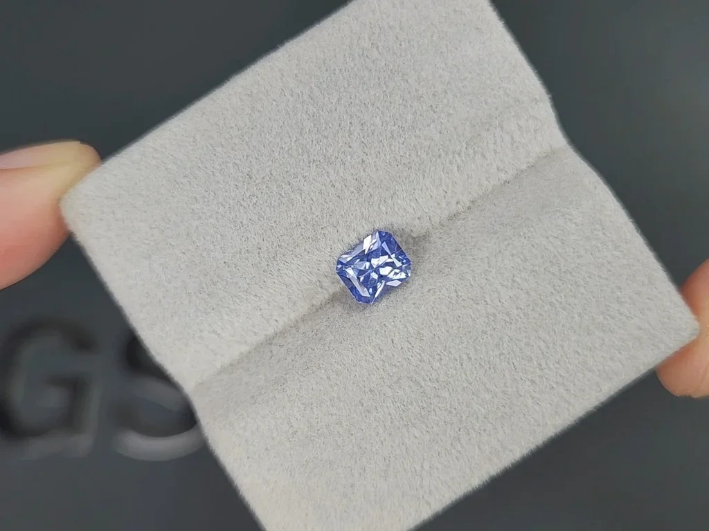 Негретый синий сапфир (Pastel Blue) в огранке радиант 0,88 карат, Шри-Ланка  Изображение №4