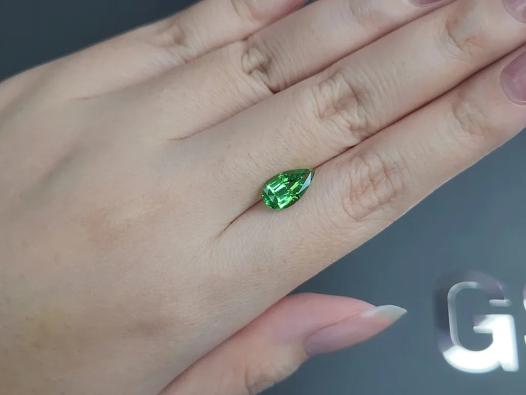 Гранат цаворит Intense Green в огранке груша 1,93 карата, Танзания  Изображение №2