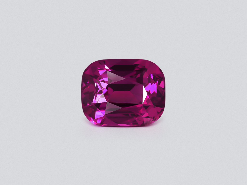 Сапфир Vivid Pink в огранке кушон 2,51 карат, Мадагаскар Изображение №1