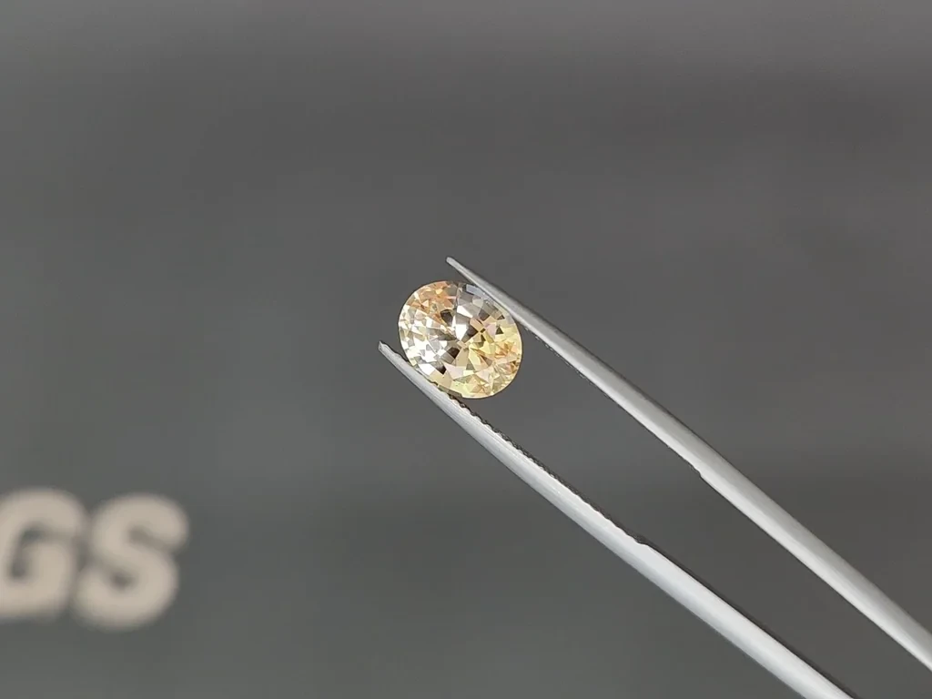 Негретый сапфир Pastel Yellow в огранке овал 2,13 карат, Шри-Ланка Изображение №3