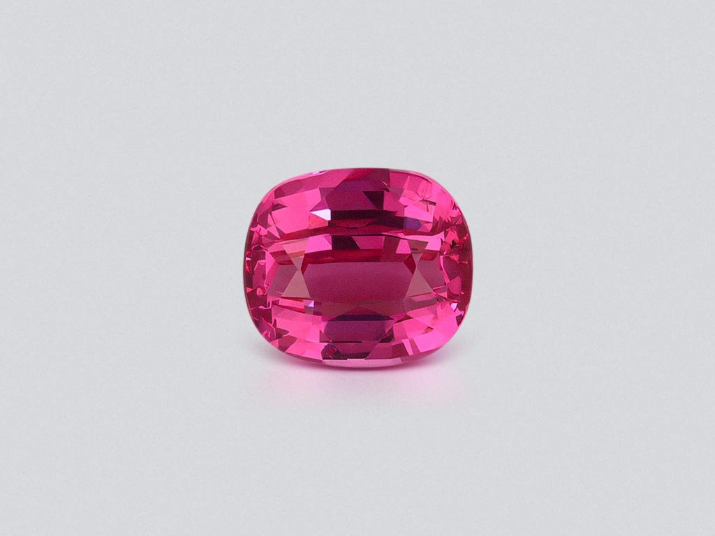 Розовая шпинель Махенге цвета Hot pink в огранке кушон 2,03 карата, Танзания Изображение №1