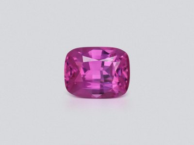 Негретый розовый сапфир Vivid Pink в огранке кушон 2,15 карата, Мадагаскар photo