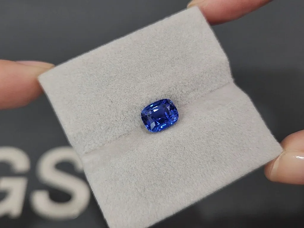 Сапфир Royal Blue в огранке кушон 2,65 карат, Шри-Ланка  Изображение №4