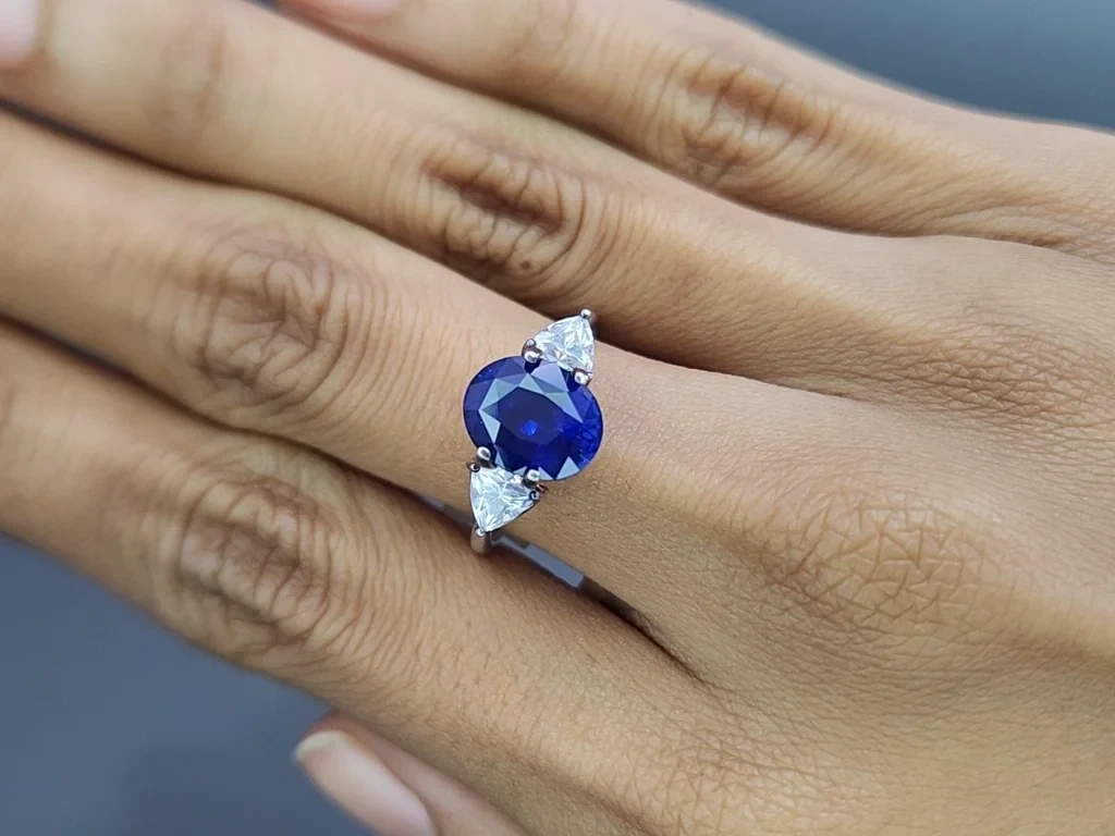 Сапфир Royal Blue в огранке овал 3,52 карат, Шри-Ланка  Изображение №5