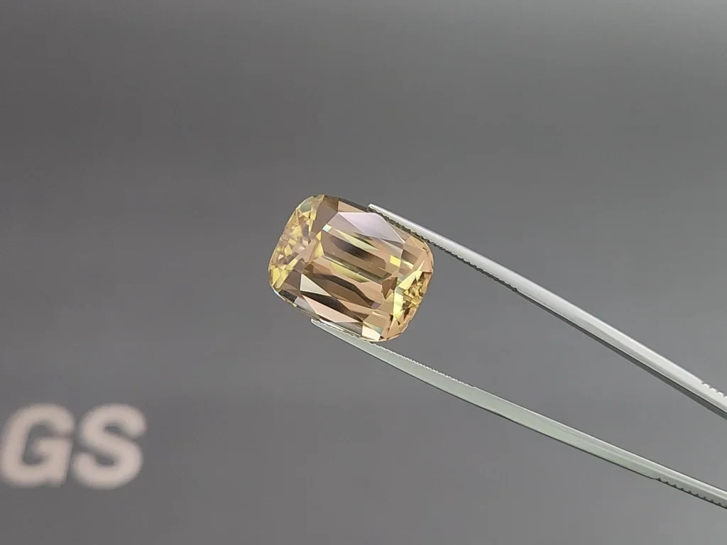 Крупный циркон в огранке кушон 32,06 карат, Танзания Изображение №3