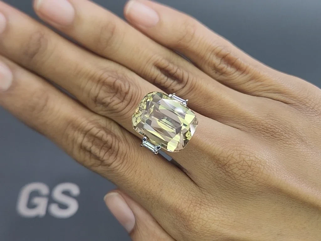 Крупный циркон в огранке кушон 32,06 карат, Танзания Изображение №5