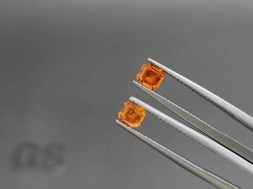 Пара спессартинов Mandarin в огранке ашер 1,39 карат, Африка Изображение №3